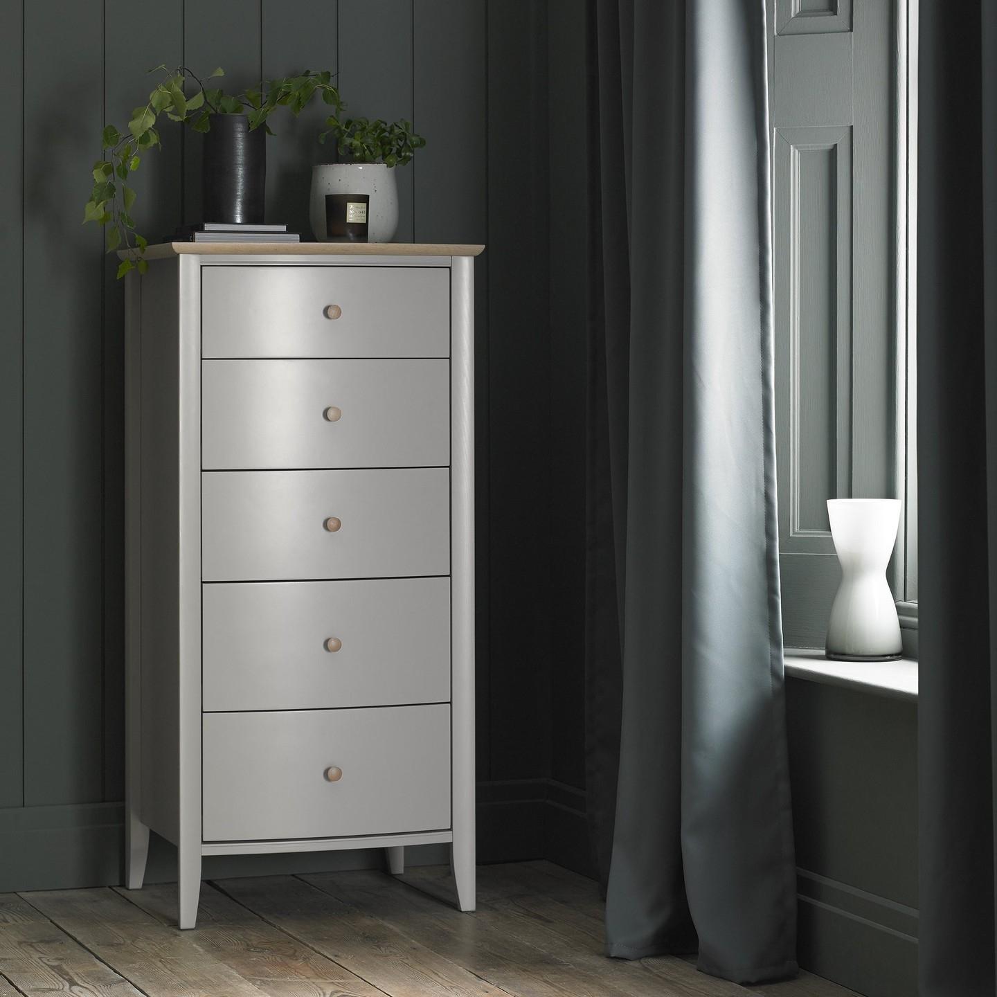 Is your bedroom cluttered with clothes, but you lack space for a large chest of drawers? 👕⁠ ⁠...